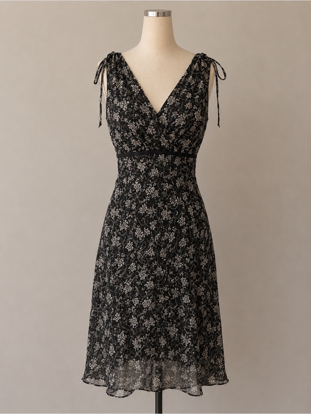DBY Ltd • Vintage Y2K Black Floral V-Neck Tie-Shoulder Midi Dress • Size 7/8
